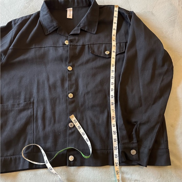 🆕 Chicyea Boxy Black Lightweight Denim Jacket Size Large - Picture 14 of 15